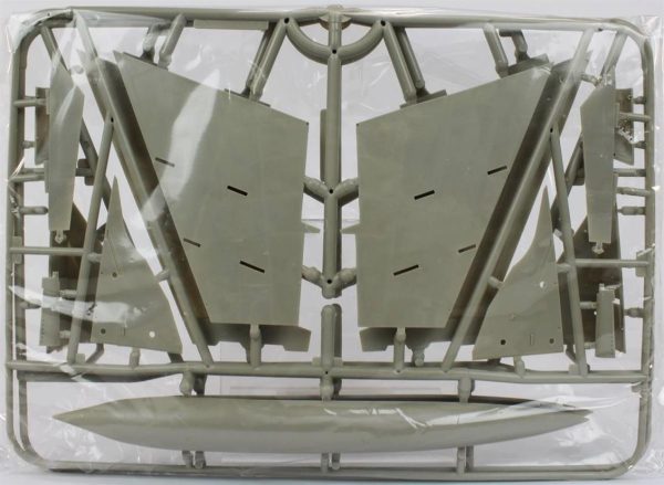 1/48 Mig-25 RB/ RBT Savaş Uçağı ve 2 Resin Figür Maketi, Kitty Hawk 80113 - Görsel 3