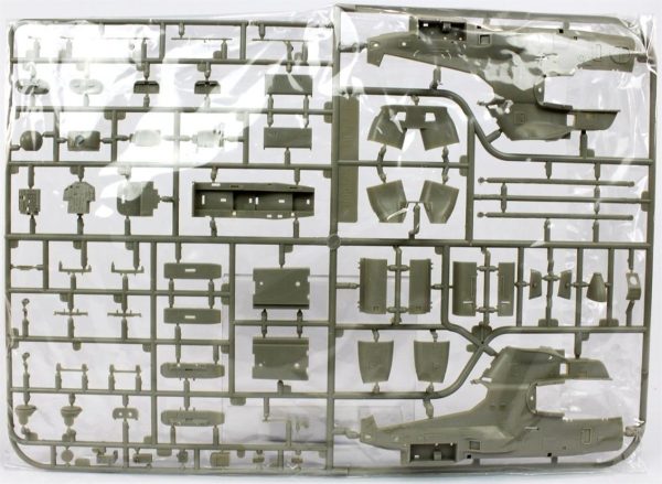 1/48 AH-1Z Viper (Version 2.0) Askeri Helikopter ve 2 Resin Figür Maketi, Kitty Hawk 80125 - Görsel 3