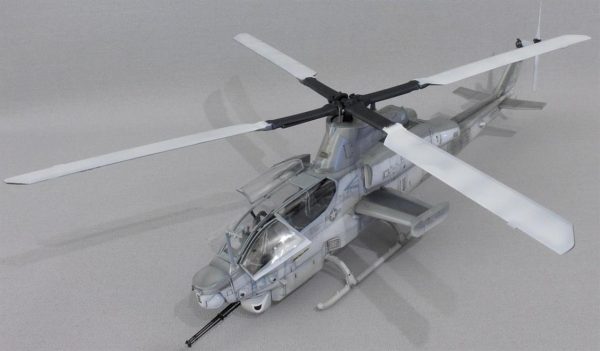 1/48 AH-1Z Viper (Version 2.0) Askeri Helikopter ve 2 Resin Figür Maketi, Kitty Hawk 80125 - Görsel 2