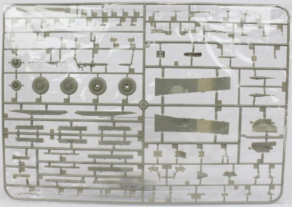 1/48 Su-35 Resin Pilot Figürlü Savaş Uçağı ve 2 Resin Figür Maketi, Kitty Hawk 80128 - Görsel 3