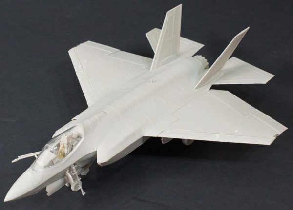 1/48 F-35C Lightning II Savaş Uçağı Maketi, Kitty Hawk 80132 - Görsel 2