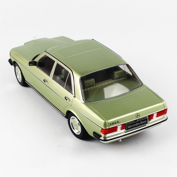 1/18 1977 Mercedes Benz 230E W123 Metalik Açık Yeşil Diecast Araba, KKscale 180353 - Görsel 3