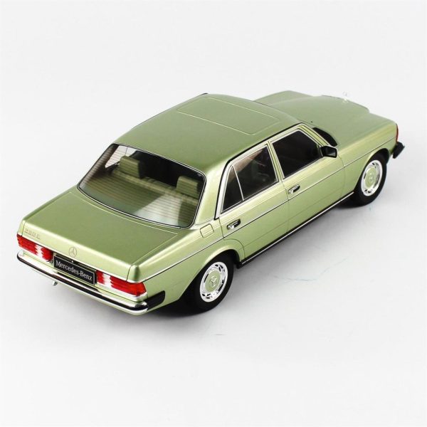 1/18 1977 Mercedes Benz 230E W123 Metalik Açık Yeşil Diecast Araba, KKscale 180353 - Görsel 4