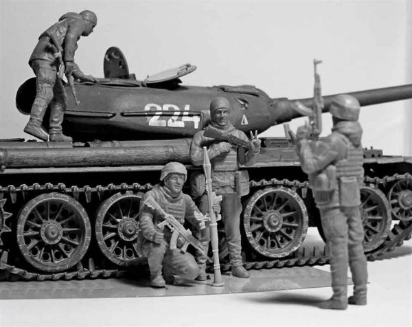 1/35 Ukrayna Askerleri Kiev Savunması Mart 2022 Figür Maketi, Master Box 35223 - Görsel 2