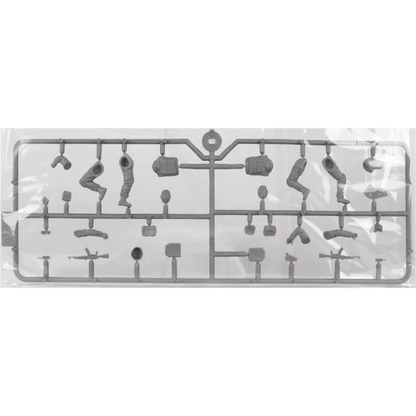 1/35 Rus-Ukrayna Savaşı Evden Haberler Figür Maketi, Master Box 35230 - Görsel 2