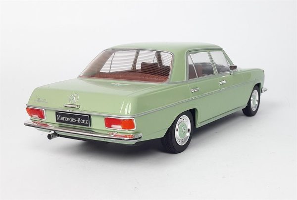 1/18 1972 Mercedes Benz 220D/8 W115 Açık Yeşil Diecast Araba, MCG 18116 - Görsel 3