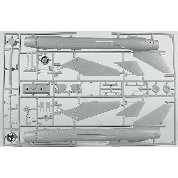1/72 Su-22 M4R (77 JBG) Savaş Uçağı Maketi, Mister Craft E012 - Görsel 2
