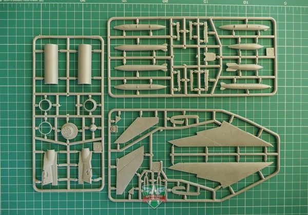 1/72 SUKHOI SU-27BM Sovyet Avcı Uçağı Maketi, Model Svit 72001 - Görsel 2