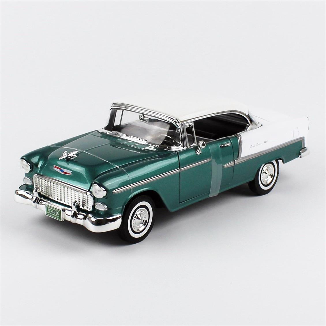 Motormax 73185 1/18 1955 Chevrolet Bel Air Hardtop Koyu Yeşil/Beyaz Diecast Araba - Görsel 2