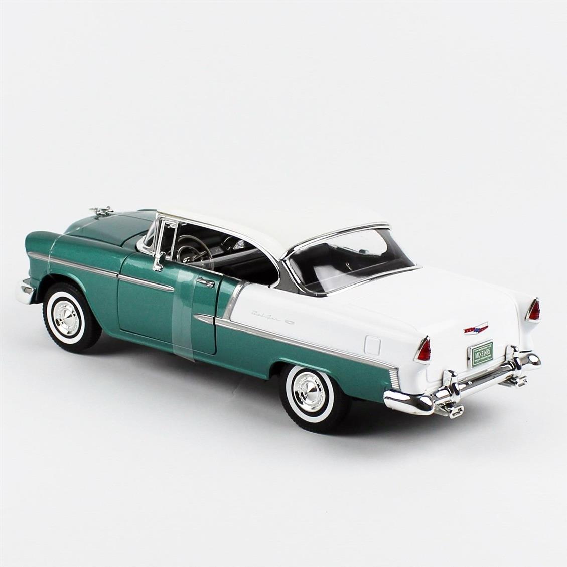 Motormax 73185 1/18 1955 Chevrolet Bel Air Hardtop Koyu Yeşil/Beyaz Diecast Araba - Görsel 3