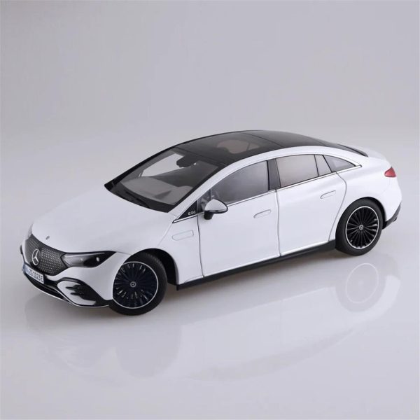 1/18 Mercedes-Benz EQE Opalit Beyaz Diecast Araba, NZG PM10230041