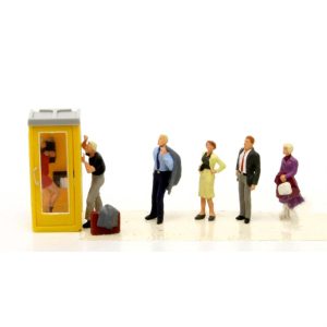 1/87 Telefon Kulübesinde Sıra Bekleyen İnsan Figürleri 8 Adet, Preiser 10523