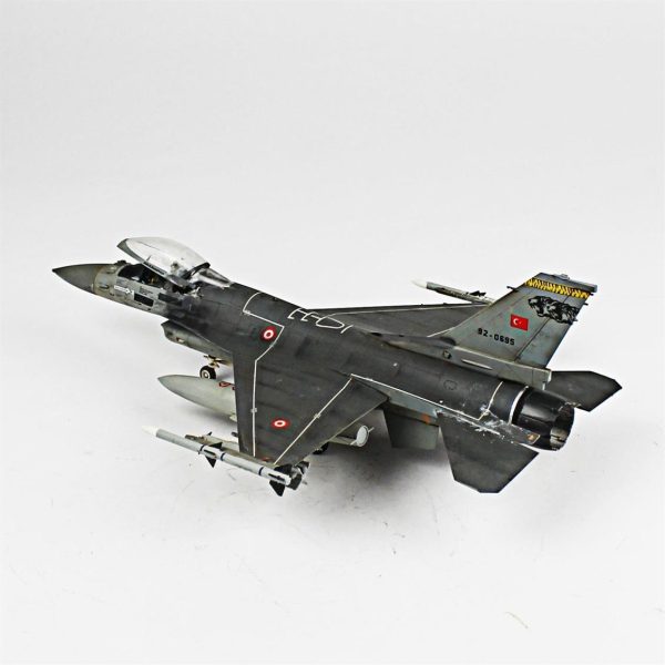 1/48 F-16C B50 Viper Hazır Uçak Maketi - Görsel 3