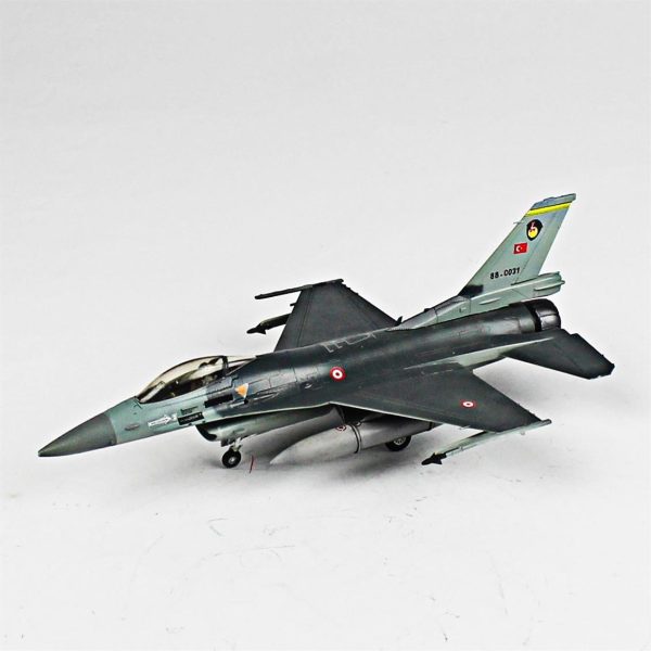1/72 F-16C B40 Fighting Falcon Hazır Uçak Maketi - Görsel 2