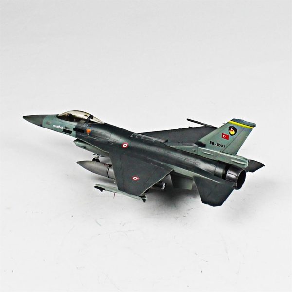 1/72 F-16C B40 Fighting Falcon Hazır Uçak Maketi - Görsel 3