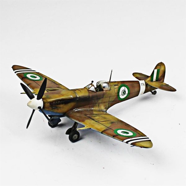 1/48 Spitfire Mk.V Hazır Uçak Maketi - Görsel 2