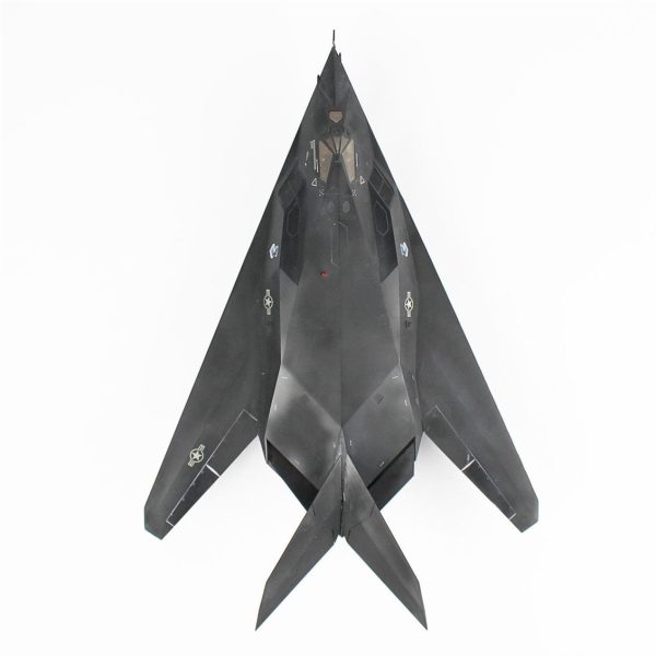 1/48 F-117A NightHawk Hazır Uçak Maketi - Görsel 3