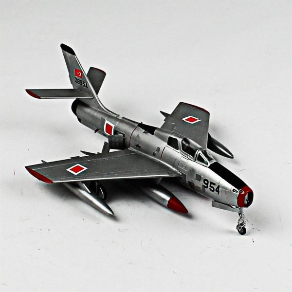 1/72 F-84F Thunderstreak Hazır Uçak Maketi