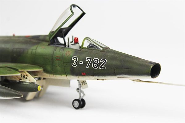 1/72 F-100C Super Sabre Hazır Uçak Maketi - Görsel 7