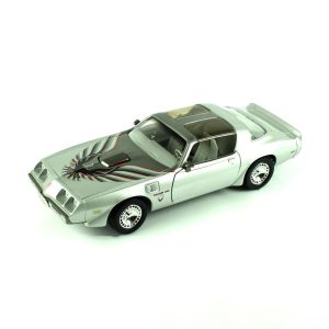 1/18 1979 Pontiac Firebird Transam Gümüş Diecast Araba, Road Signature 92378