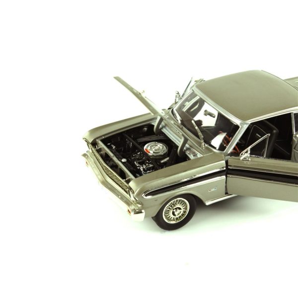 1/18 1964 Ford Falcon Gümüş Diecast Araba, Road Signature 92708 - Görsel 3