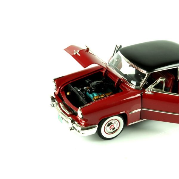 1/18 1952 Lincoln Capri Burgundy Diecast Araba, Road Signature 92808 - Görsel 3