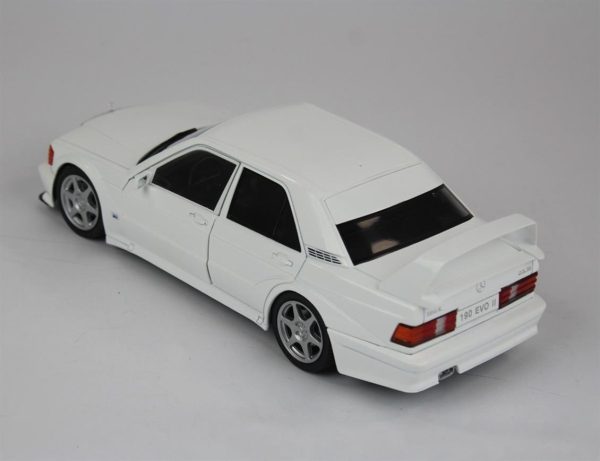 1/18 1990 Mercedes Benz 190E Evo2 Beyaz Diecast Araba, Solido 1801007 - Görsel 3