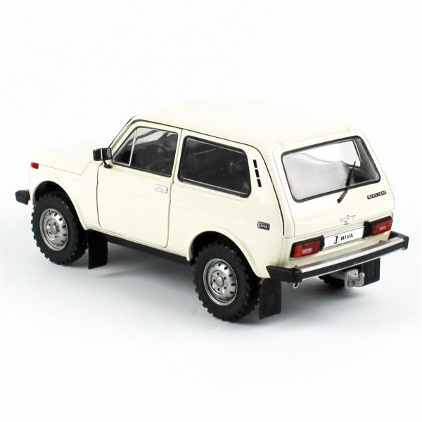 1/18 1980 Lada Niva Krem Beyaz Diecast Araba, Solido 1807301 - Görsel 3