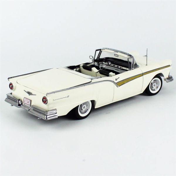 1/18 1957 Ford Fairlane 500 Skyliner Beyaz Diecast Araba, Sunstar 1346 - Görsel 4