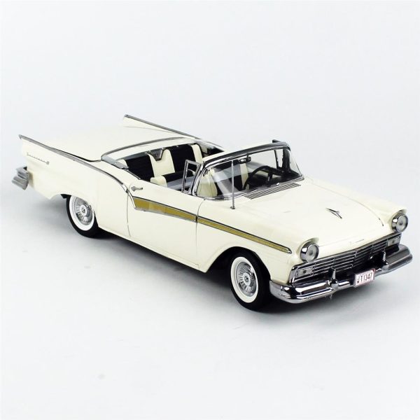 1/18 1957 Ford Fairlane 500 Skyliner Beyaz Diecast Araba, Sunstar 1346