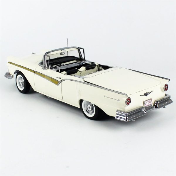 1/18 1957 Ford Fairlane 500 Skyliner Beyaz Diecast Araba, Sunstar 1346 - Görsel 3