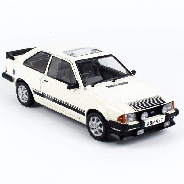 1/18 1984 Ford Escort RS1600i Diamond White (RHD) Diecast Ralli Araba Modeli, Sunstar 4997R