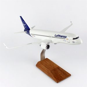 1/100 Lufthansa A-320 Yolcu Uçağı Modeli