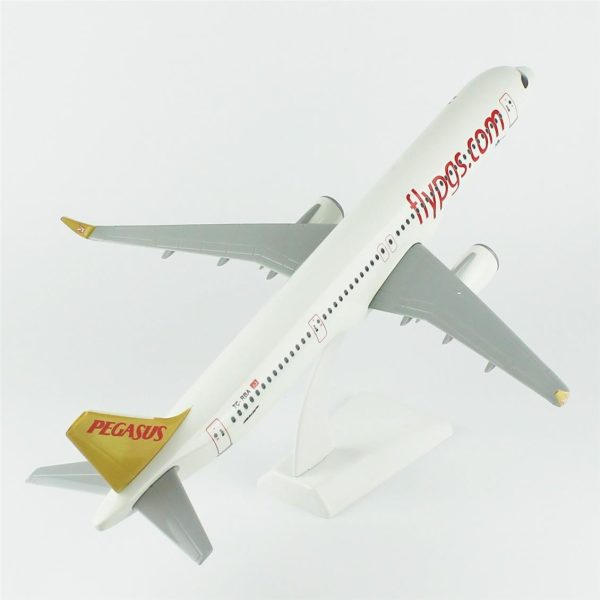 1/100 Pegasus A321 Yolcu Uçağı Hazır Standlı Modeli - Görsel 4