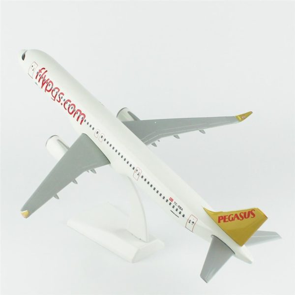 1/100 Pegasus A321 Yolcu Uçağı Hazır Standlı Modeli - Görsel 3