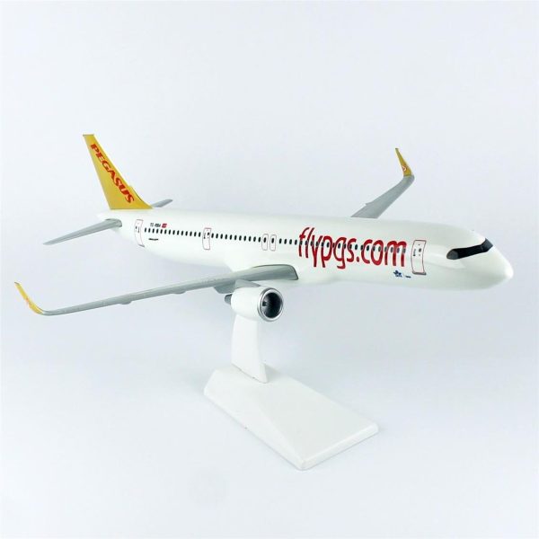 1/100 Pegasus A321 Yolcu Uçağı Hazır Standlı Modeli