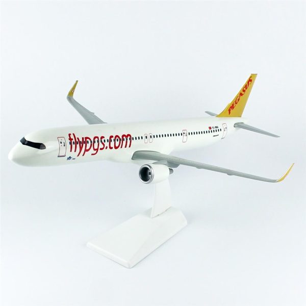 1/100 Pegasus A321 Yolcu Uçağı Hazır Standlı Modeli - Görsel 2
