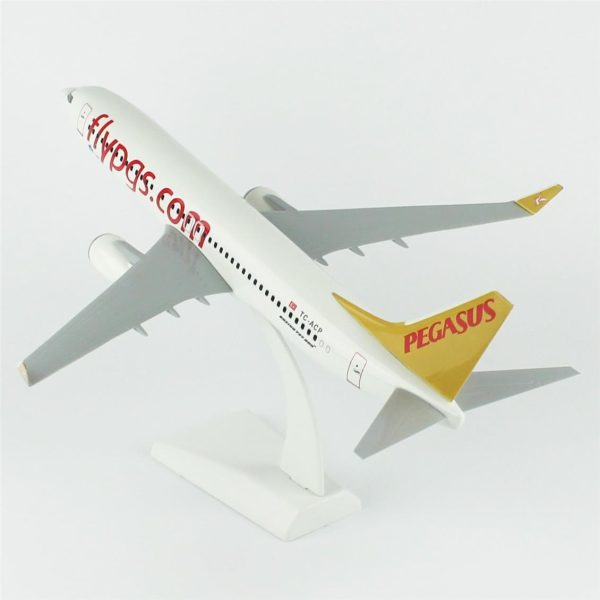 1/100 Pegasus A320 Yolcu Uçağı Hazır Standlı Modeli - Görsel 3