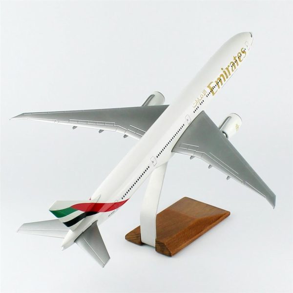 THY052 1/100 Emirates 777-300 ER Yolcu Uçağı Sergilemeye Hazır Ahşap Standlı Model - Görsel 4