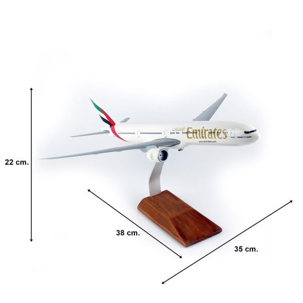 THY052 1/100 Emirates 777-300 ER Yolcu Uçağı Sergilemeye Hazır Ahşap Standlı Model - Görsel 5