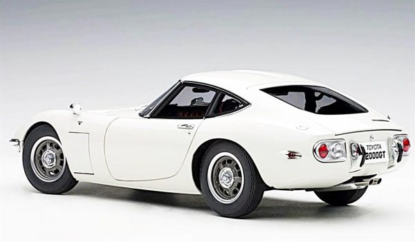 1/18 1967 Toyota 2000 GT Beyaz Diecast Araba, Triple9 Collection 1800183 - Görsel 4
