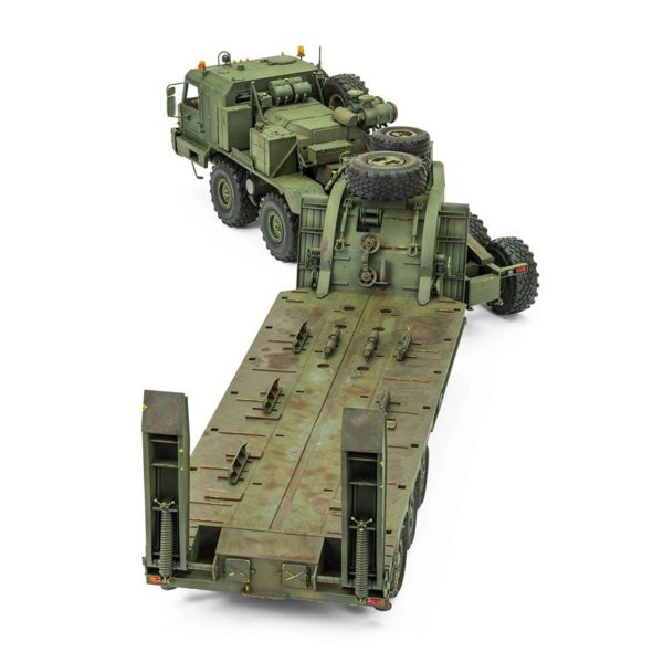 1/35 BAZ-6403 Çekici ve ChMZAP-9990-071 Dorse Maketi, Trumpeter 01086 - Görsel 3