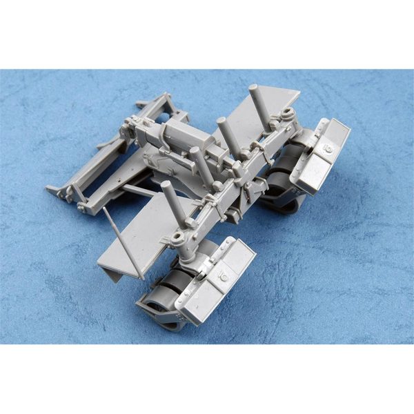 1/35 M1132 Stryker Mühendis Ekibi Aracı ve LWMR-Mayın Temizleme Aparatı Maketi, Trumpeter 01574 - Görsel 3