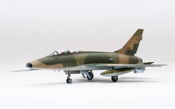 1/72 F-100F Super Sabre Savaş Uçağı Maketi, Trumpeter 01650 - Görsel 3
