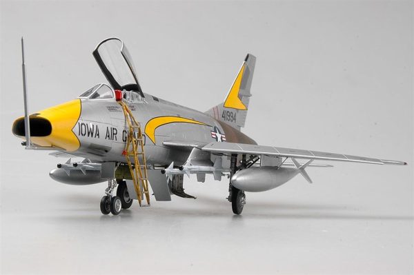 1/48 F-100C Super Sabre Savaş Uçağı Maketi, Trumpeter 02838 - Görsel 3