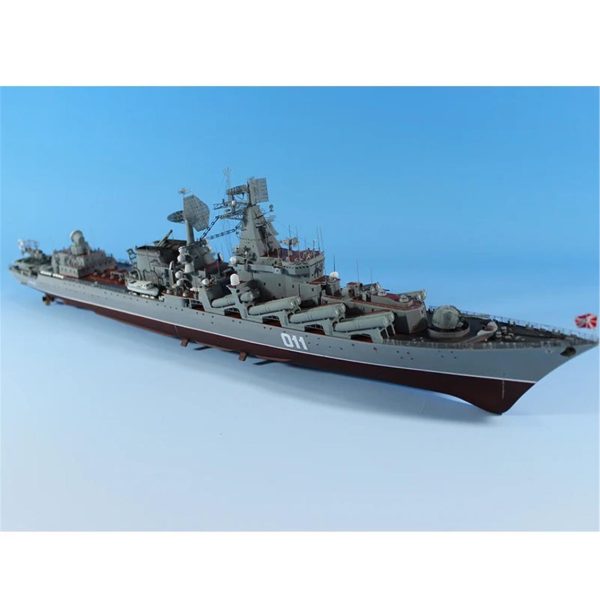1/350 Rus Varyag Güdümlü Füze Kruvazörü Maketi, Trumpeter 04519 - Görsel 2