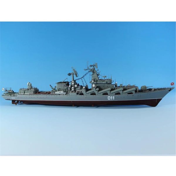 1/350 Rus Varyag Güdümlü Füze Kruvazörü Maketi, Trumpeter 04519 - Görsel 4