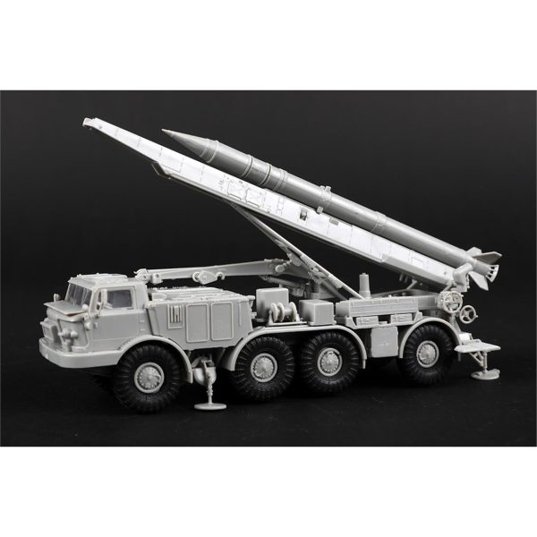 1/72 Rus 9P113 Kamyon ve 9M21 (9K52 Luna-M) Kısa Menzilli Füze Sistemi (FROG-7) Maketi, Trumpeter 07179 - Görsel 2