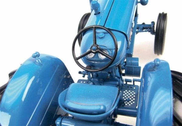 1/32 Fordson Power Major 1958 Traktör Diecast, Universal Hobbies UH2636 - Görsel 5