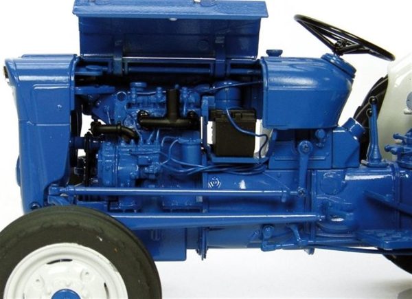 1/16 Fordson Super Dexta Diesel 2000-US Traktör Diecast, Universal Hobbies UH2902 - Görsel 3